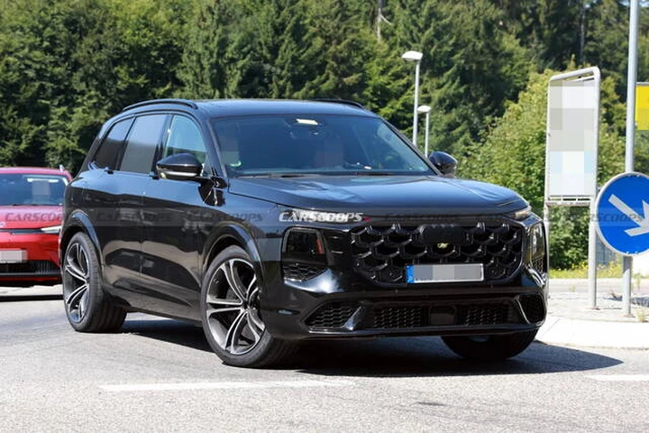 Audi Q7 2026, prime immagini senza veli del maxi SUV tedesco