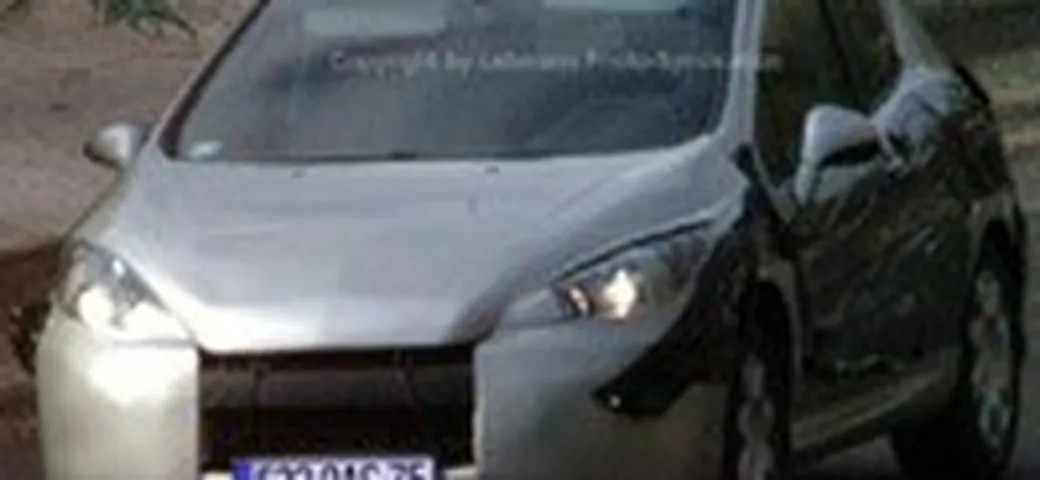 Peugeot 308, nuove foto-spia