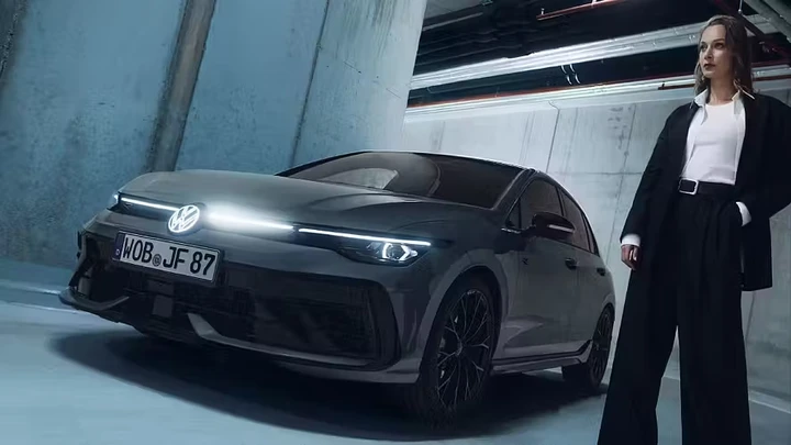 Volkswagen Golf R Black Edition II, serie speciale da 333 CV solo per il Giappone