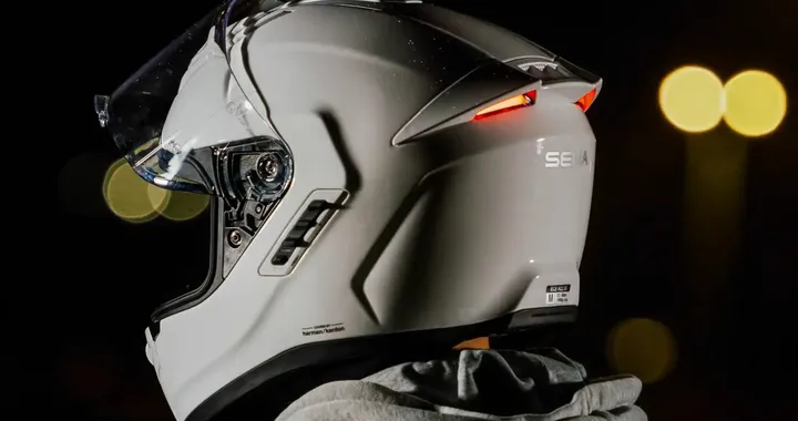 Il casco smart definitivo: Sena Phantom è un vero compagno di viaggio 2.0
