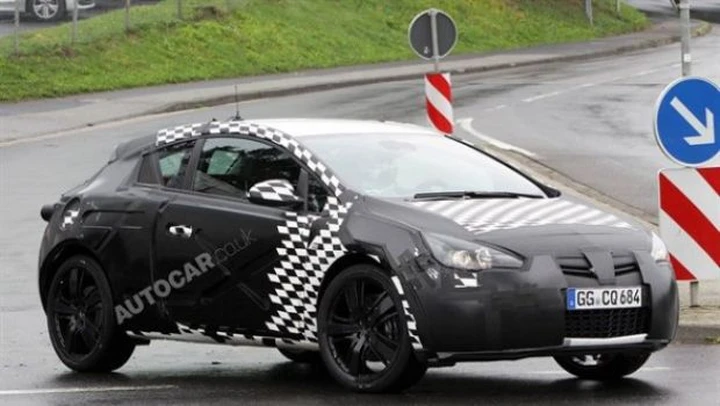 Opel Astra OPC: nuove foto spia