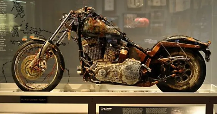 L'Harley sopravvissuta allo Tsunami esposta nel Museo Harley-Davidson