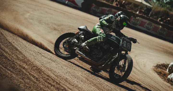 Royal Enfield presenta l'edizione Dust&amp;Fun 2023