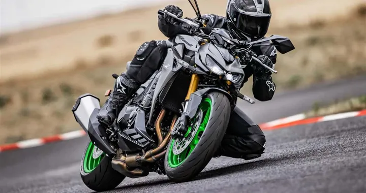 Kawasaki Z1100 2026: la supernaked Sugomi da 136 CV con elettronica avanzata