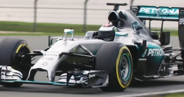 Jorge Lorenzo con la Mercedes F1 W05 Hybrid [Video]