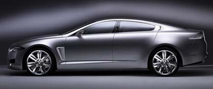 Jaguar XF: due motori con compressore volumetrico