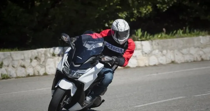 Honda Forza 125: un vero GT per la patente B