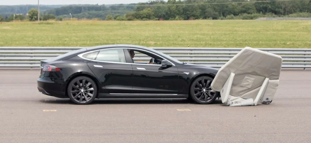 Tesla: la Model S non supera il test della frenata automatica