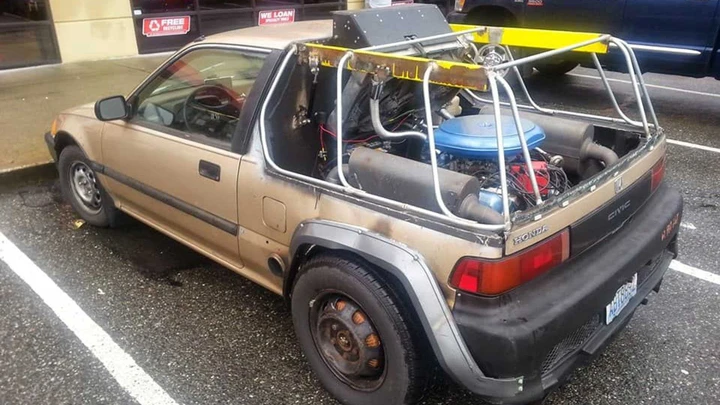 Honda: una vecchia Civic diventa pick-up per ospitare un V8