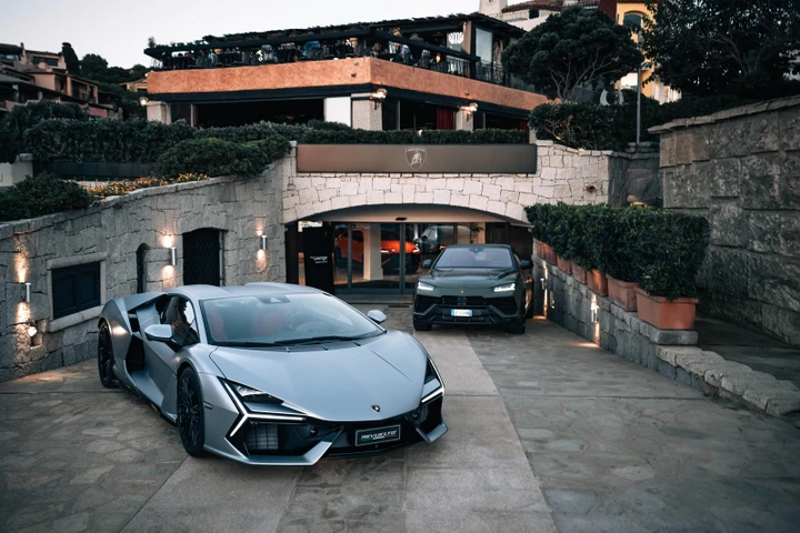 Lamborghini torna a Porto Cervo con una Lounge da sogno