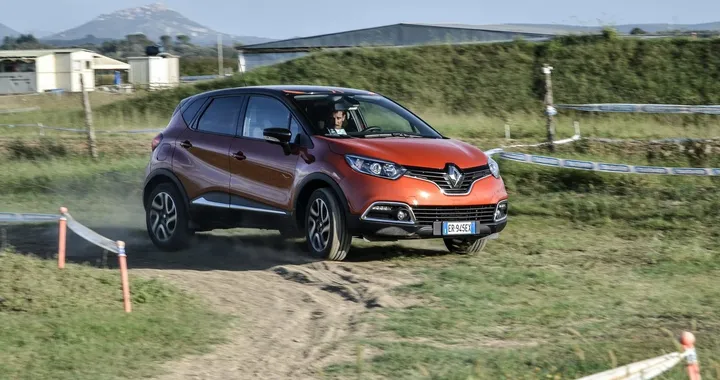 Renault Captur 900 TCe 12V 90 CV S&amp;S Energy R-Link: video prova su strada e... il "Dirty Test"