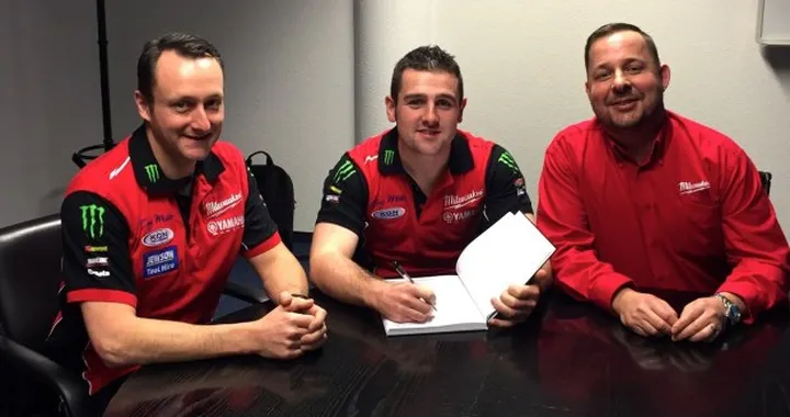Road Racing 2015: Michael Dunlop firma con Milwaukee Yamaha