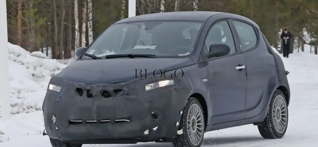 Lancia Ypsilon 2015: il restyling fotografato su strada