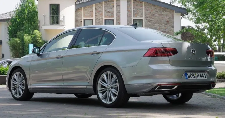Volkswagen Passat: addio alla berlina nel 2023