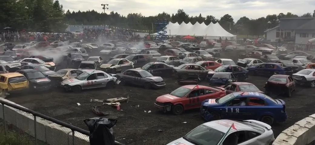 Il Demolition Derby con più auto è da Guinness dei Primati [Video]