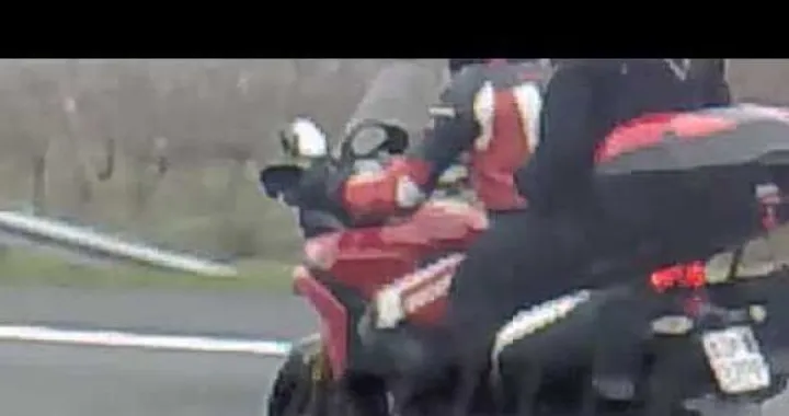 Video Ducati Multistrada 1200 "pizzicata" in autostrada