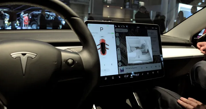 Guida autonoma: nuovo chip per Tesla