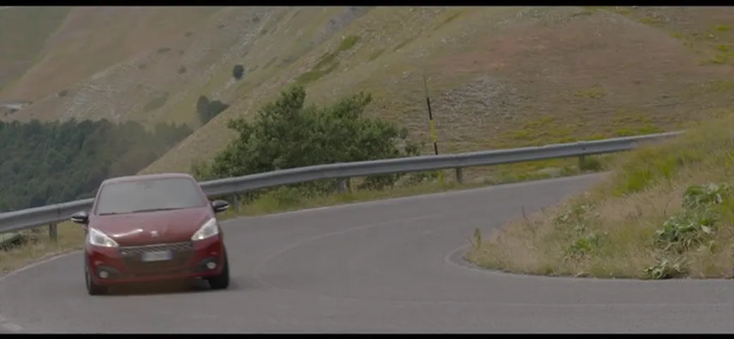 Peugeot 208 GTi by Peugeot Sport: l'assetto sportivo