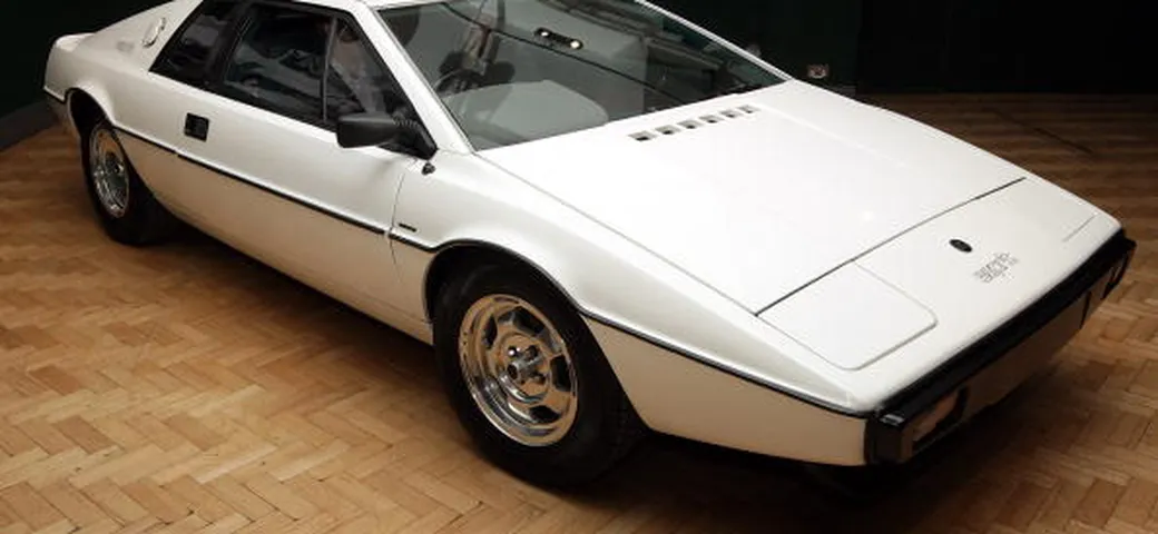 Lotus Esprit: storia dell'auto sportiva scelta da 007