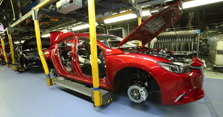 Non solo crisi: viaggio nella nuova Mazda, la Casa che visse due volte