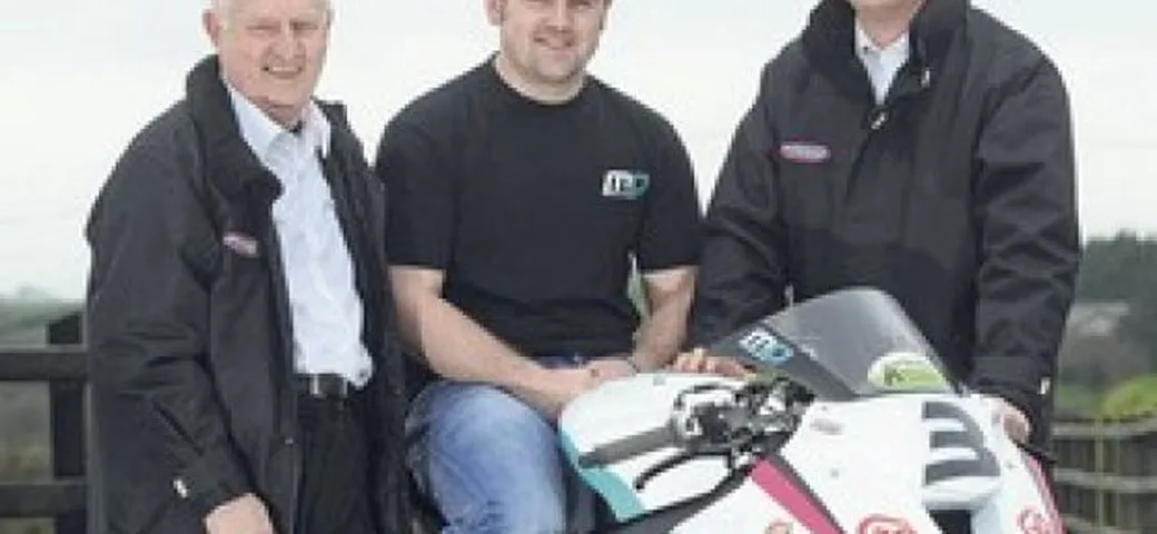 TT: Michael Dunlop firma per il team Kawasaki McAdoo Racing