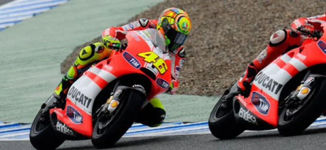 Valentino Rossi e Nicky Hayden sulla Desmosedici GP12 a Jerez