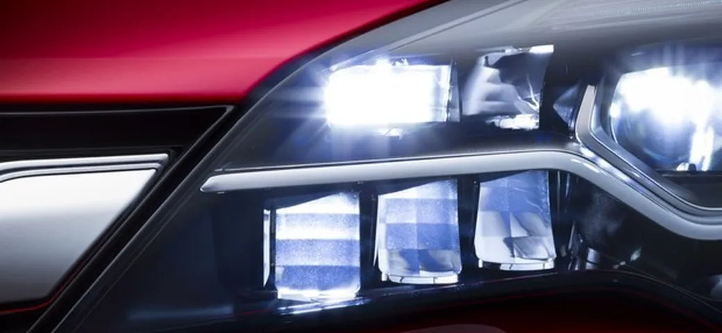 Opel Astra: debuttano i fari IntelliLux a LED