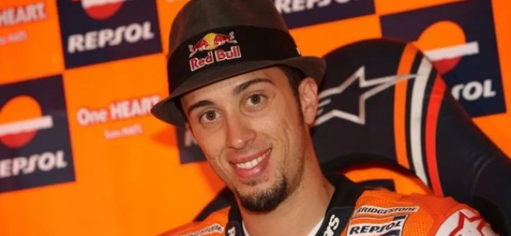 Andrea Dovizioso e la RC212V a Roma per l'inaugurazione dello showroom Megabike