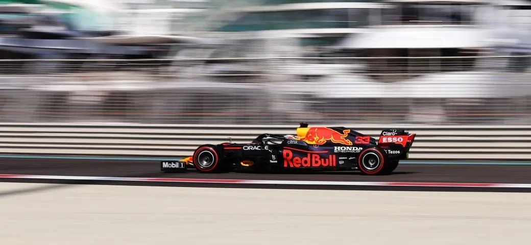 F1 GP Abu Dhabi: primo round a Verstappen che parte in pole position