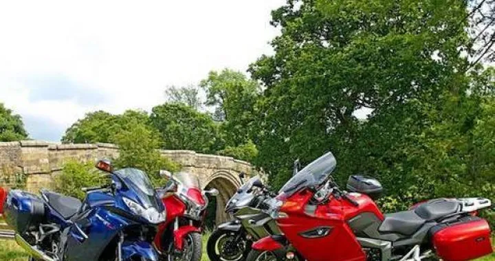Video: Triumph Sprint GT Vs. Honda VFR1200F Vs. BMW K1300GT Vs. Suzuki GSX1250FA Traveller