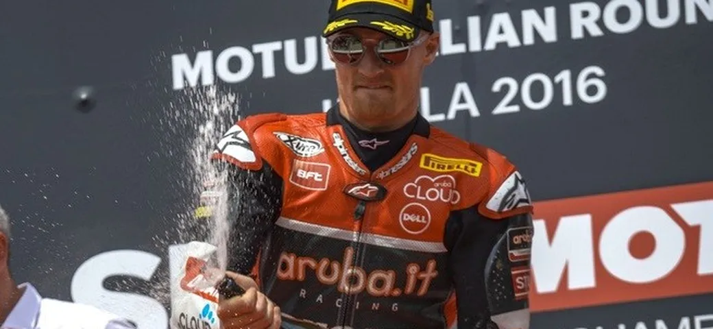 Davies vince Gara-1 a Imola: 