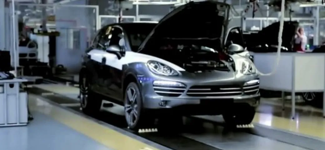 Porsche Cayenne Platinum Edition: la produzione in video