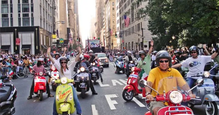 Vespa spopola alla 63a Parata del Columbus Day