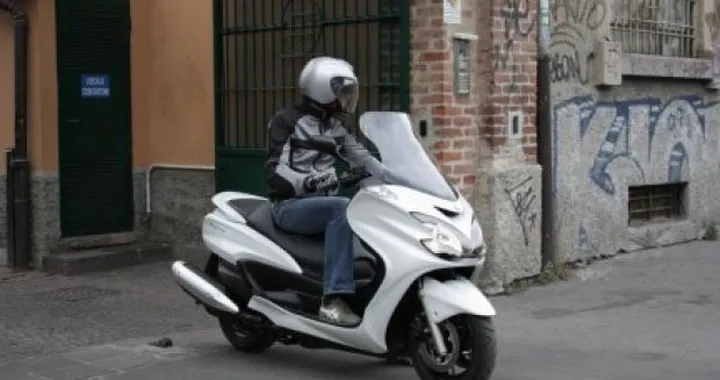 Test Yamaha Majesty 400 2009 day by day: buon sangue non mente