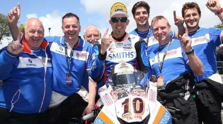 TT 2019: Hickman vince la gara SBK 