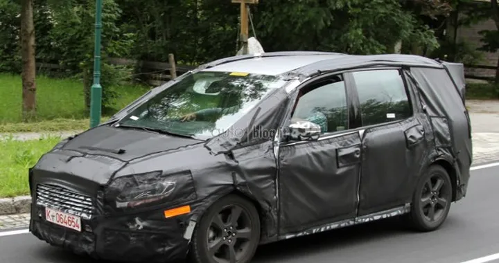 Ford Galaxy: prime foto spia su strada