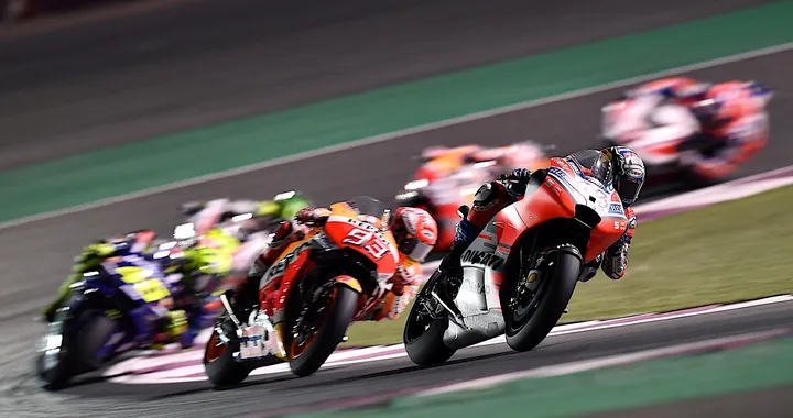 MotoGP, lo show in pista infiamma i cuori e spinge l’audience. Dovi, Vale, il futuro…