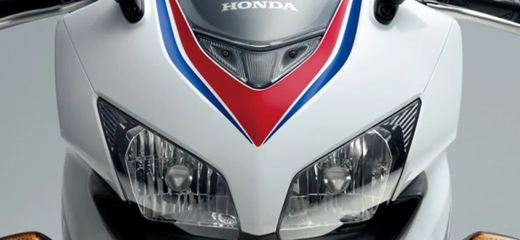 Honda svela la CBR400R per il mercato giapponese