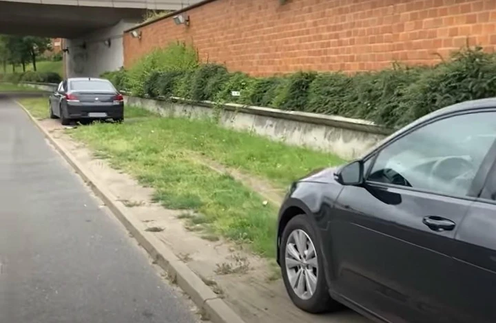 Due autovelox vicini, su auto di imprese private in Francia [Video]