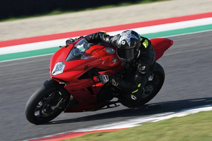 MV Agusta F3 R 2026: prezzo più basso e dotazione completa
