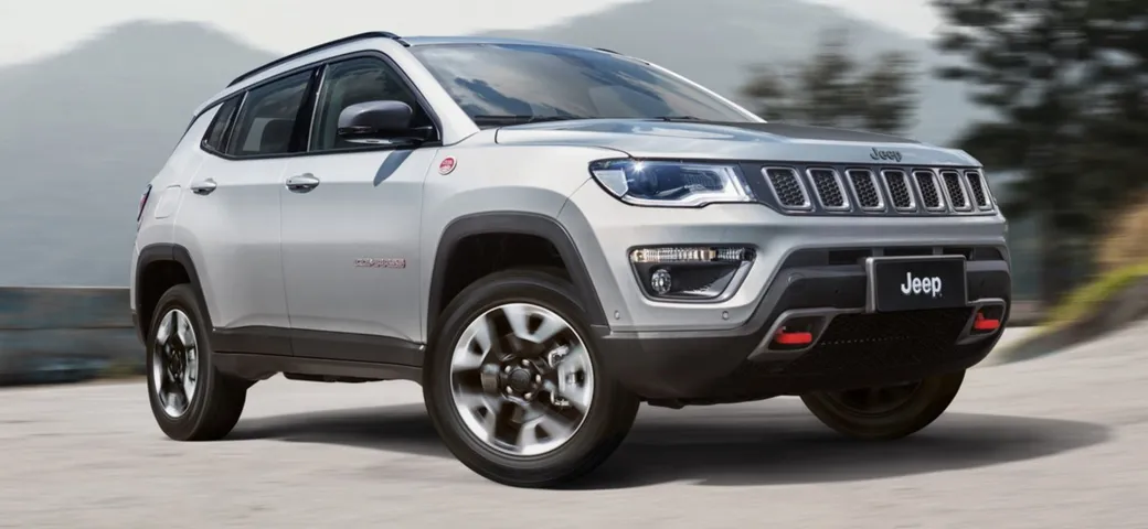 Jeep Compass 2017: foto e prime informazioni [Video]