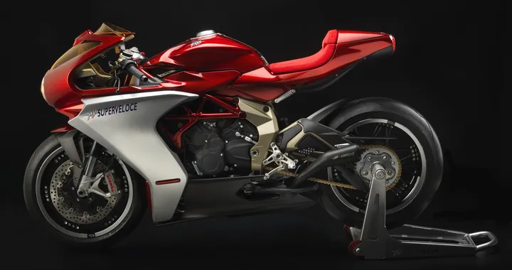 MV Agusta Superveloce 800, presto in produzione la Serie Oro