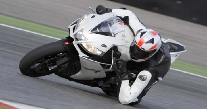 Aprilia RSV4 eletta Moto Sportiva dell'Anno 2010