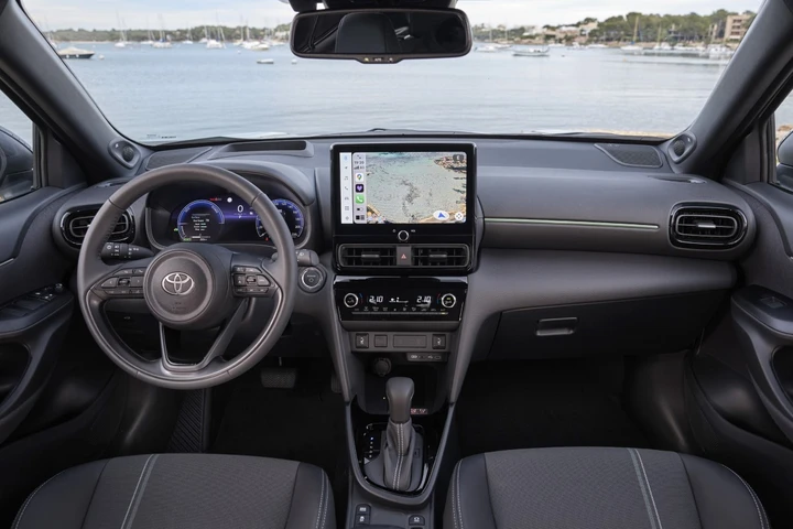 Toyota Yaris Cross 2024 interni