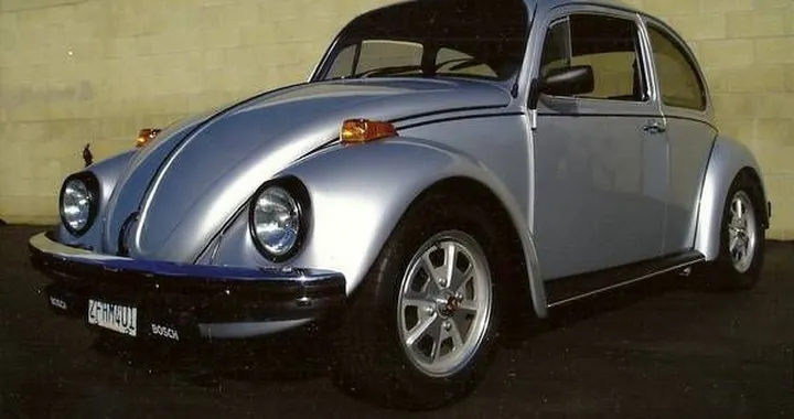 Volkswagen Beetle: l'esemplare del 1970 ha motore Porsche