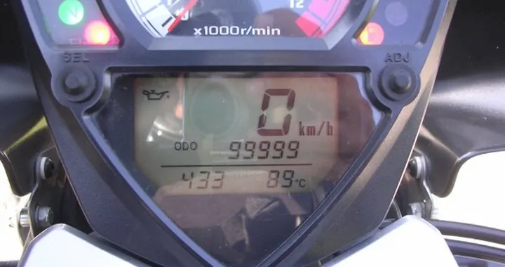 Foto del giorno: Suzuki SV1000, 100.000 km a Bratislava