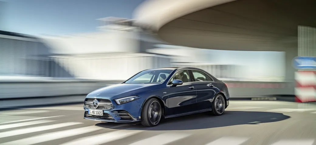 Mercedes-AMG A35 berlina: 306 CV di eleganza e sportività