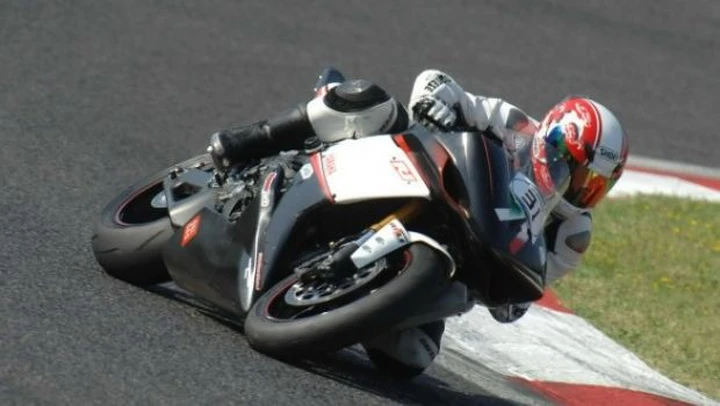 Scatto in Corsa: Yamaha R1 2007 ad Imola