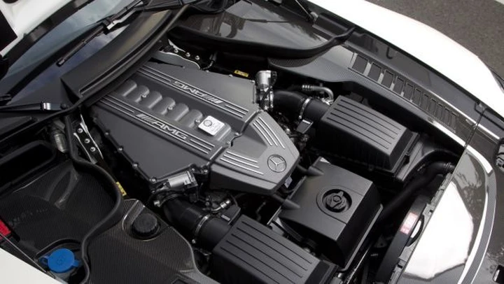 Mercedes AMG: la storia del brand in video