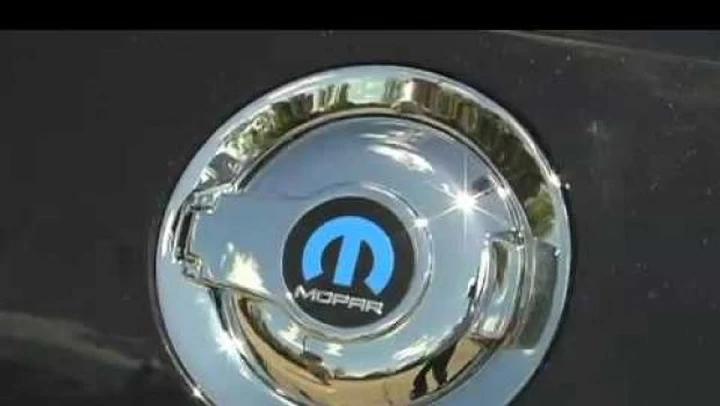 Video: Dodge Challenger Mopar 2010